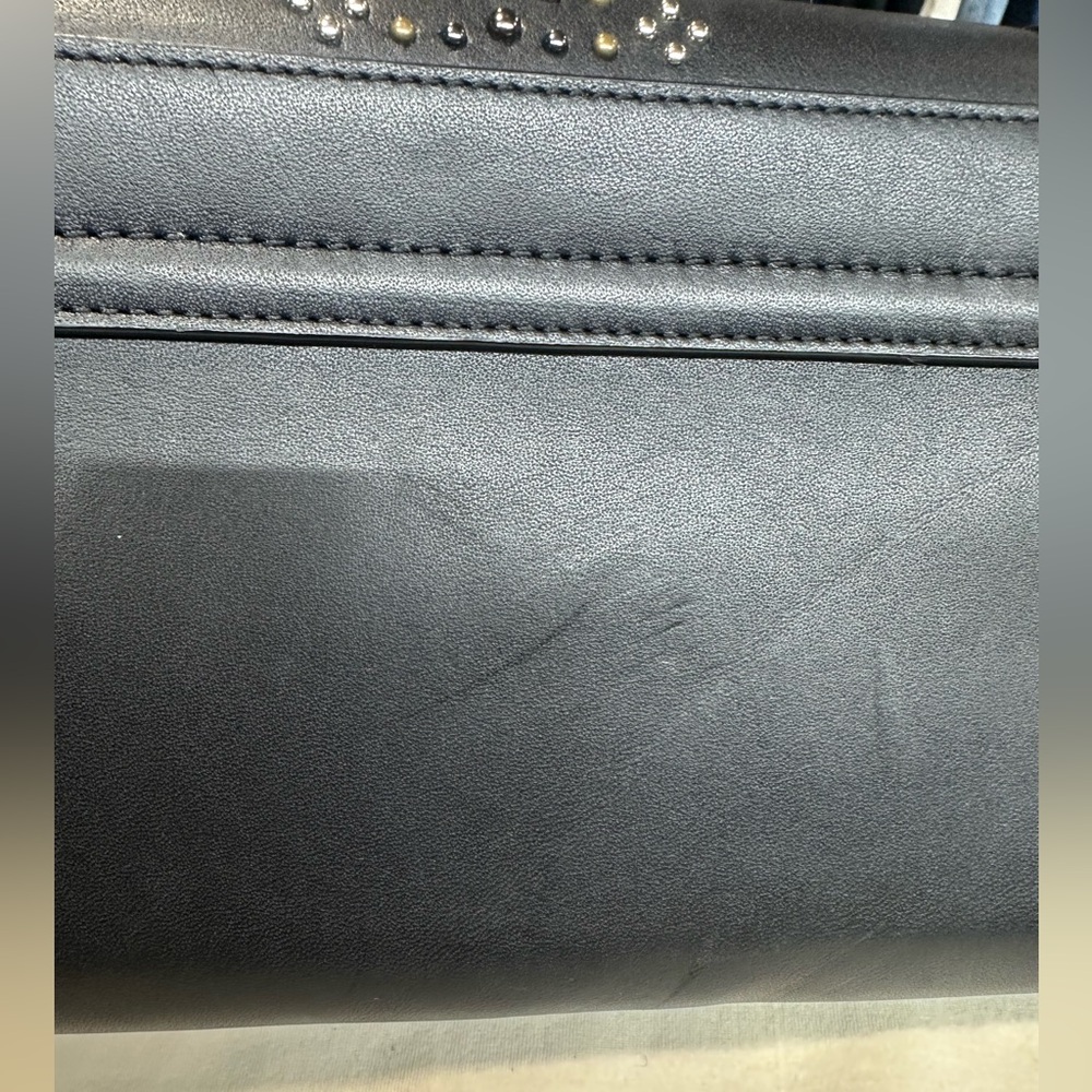 Coach Swagger Clutch . With Bandana Rivets. New no tag - Picture 4 of 6